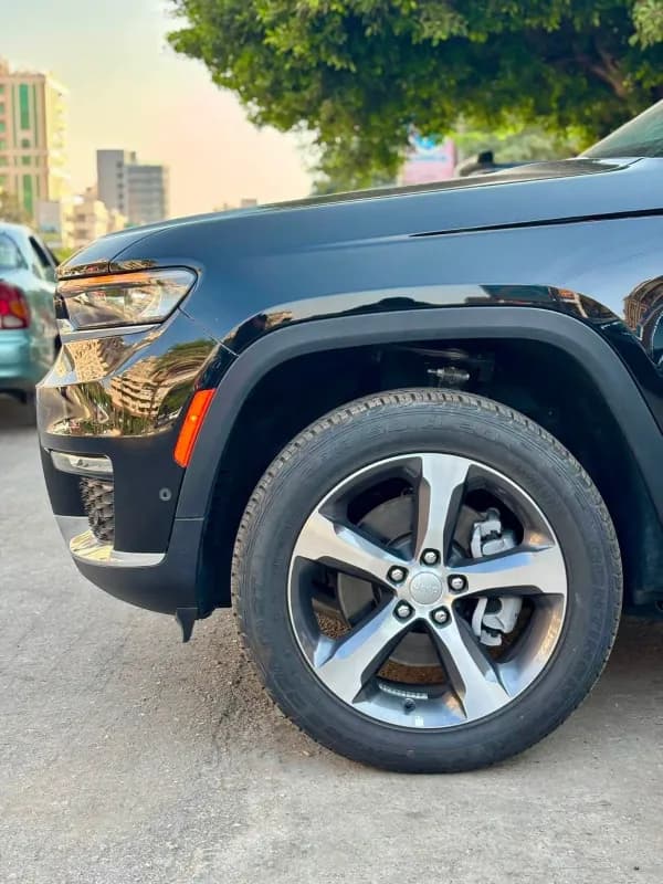 Jeep Grand Cherokee 2024 Limited Black Automatic — Used