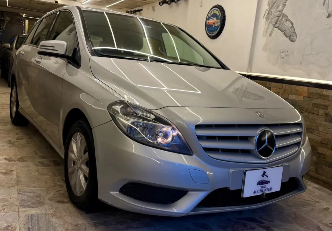Mercedes-Benz B 200 2013 Progressive Designo Silver Automatic — Used