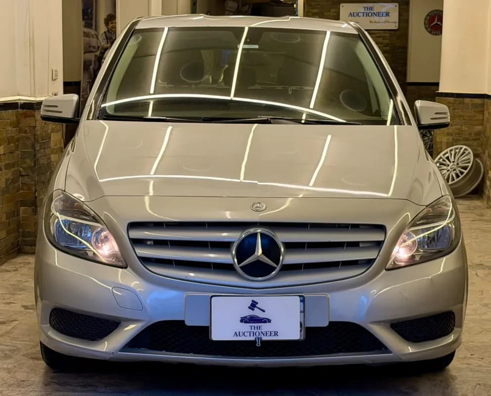 Mercedes-Benz B 200 2013 Progressive Designo Silver Automatic — Used