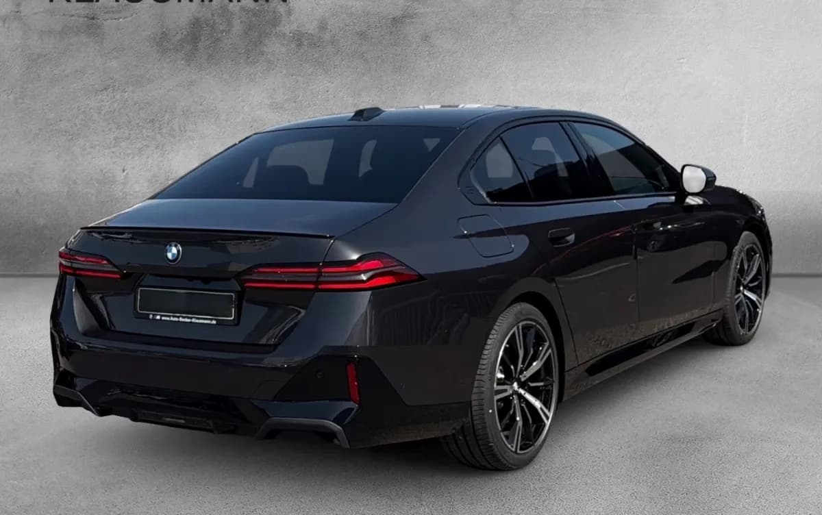 BMW 520i 2026 M Sport Black Automatic — New