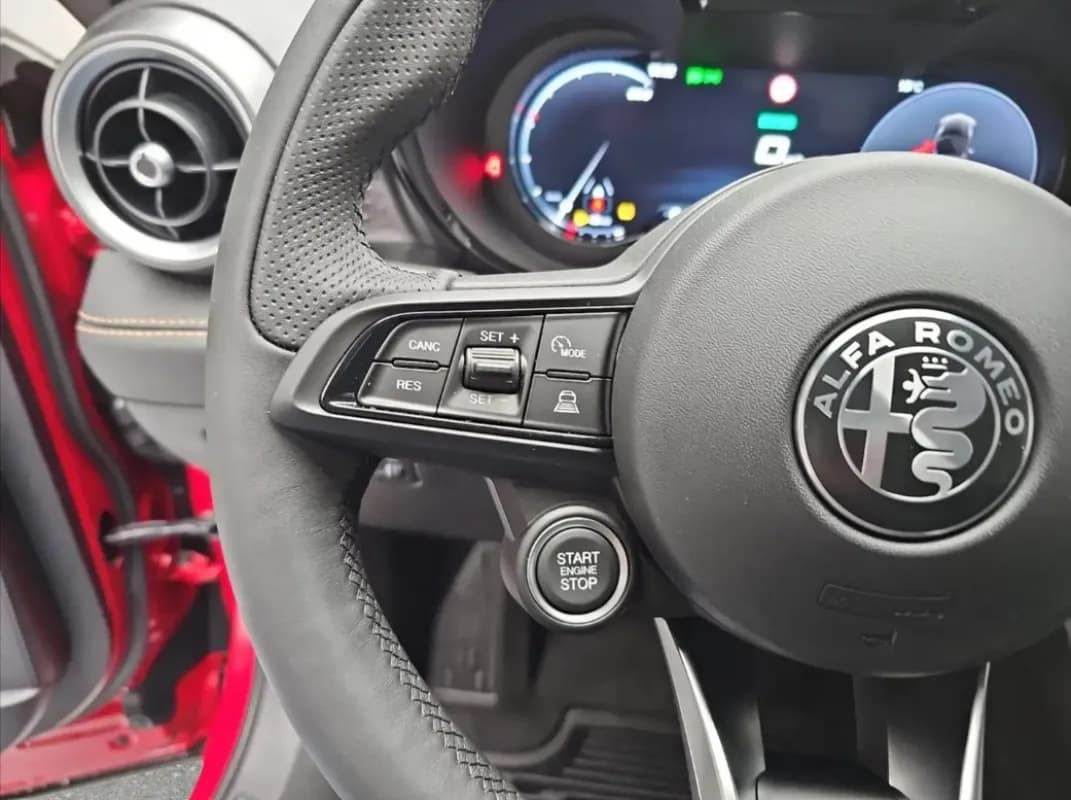 Alfa Romeo Tonale 2025 Veloce Red Automatic — New
