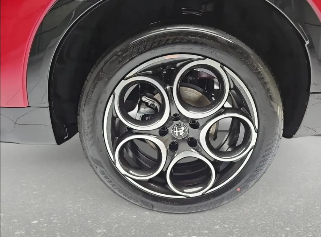 Alfa Romeo Tonale 2025 Veloce Red Automatic — New