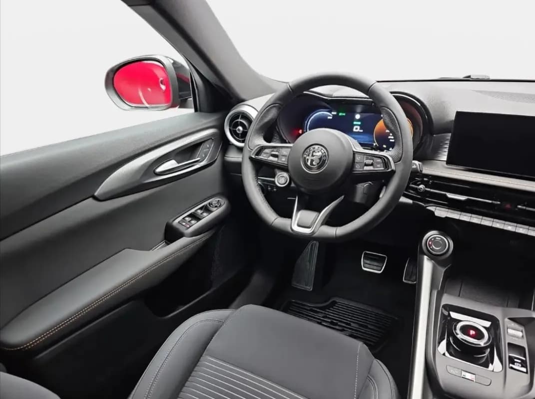 Alfa Romeo Tonale 2025 Veloce Red Automatic — New