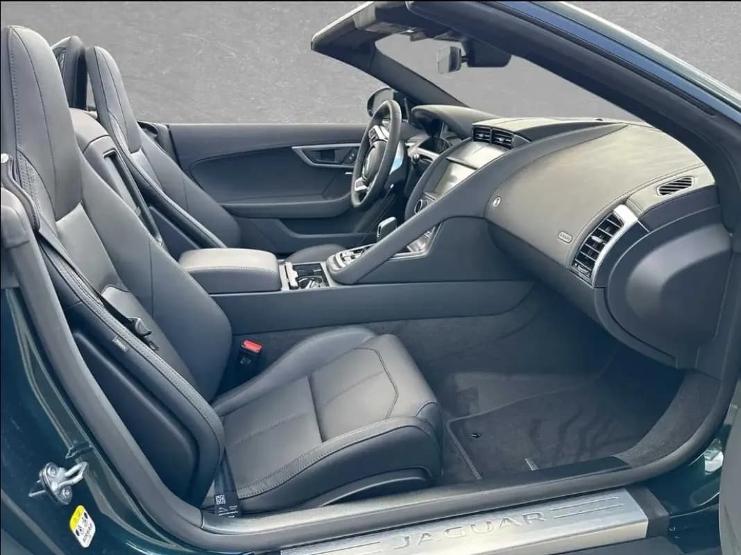 Jaguar F-TYPE 2025 R-Dynamic Black Automatic — Used