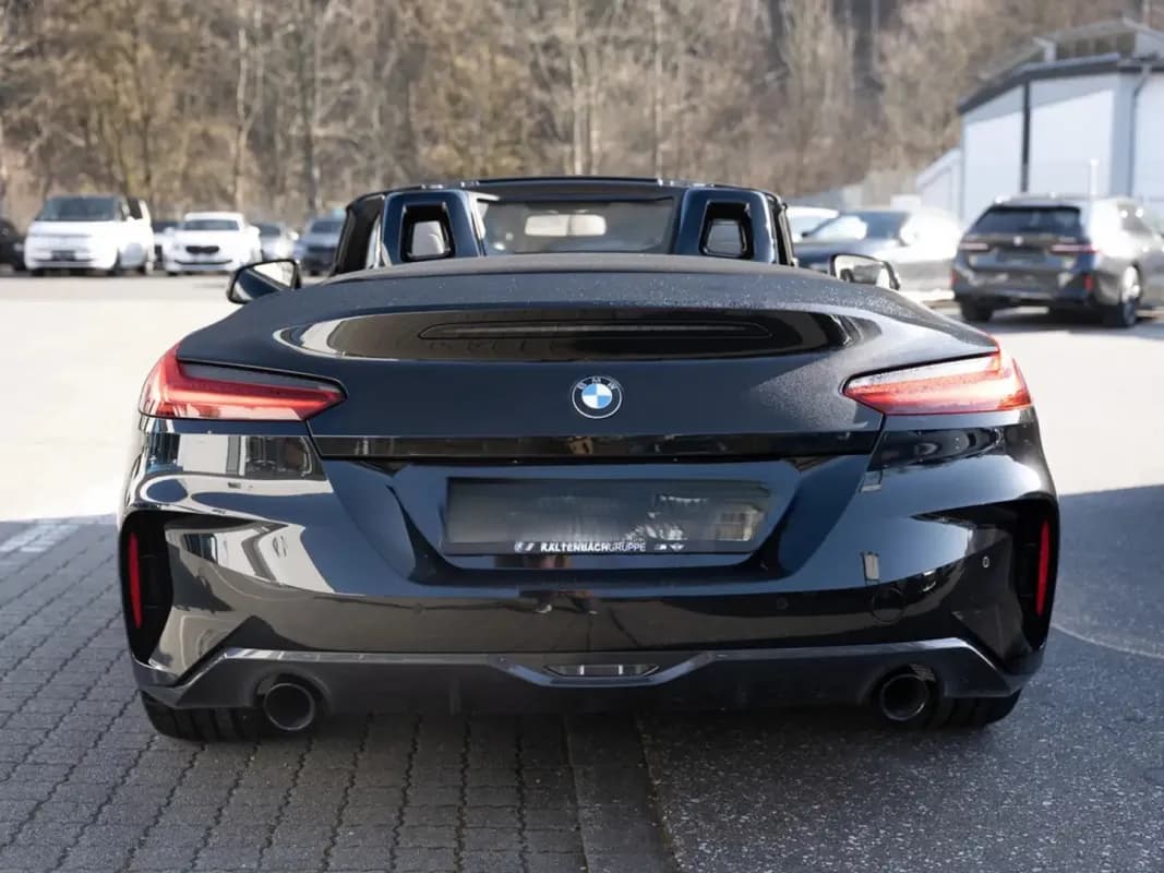 BMW Z4 2025 S-Drive20i Black Automatic — Used