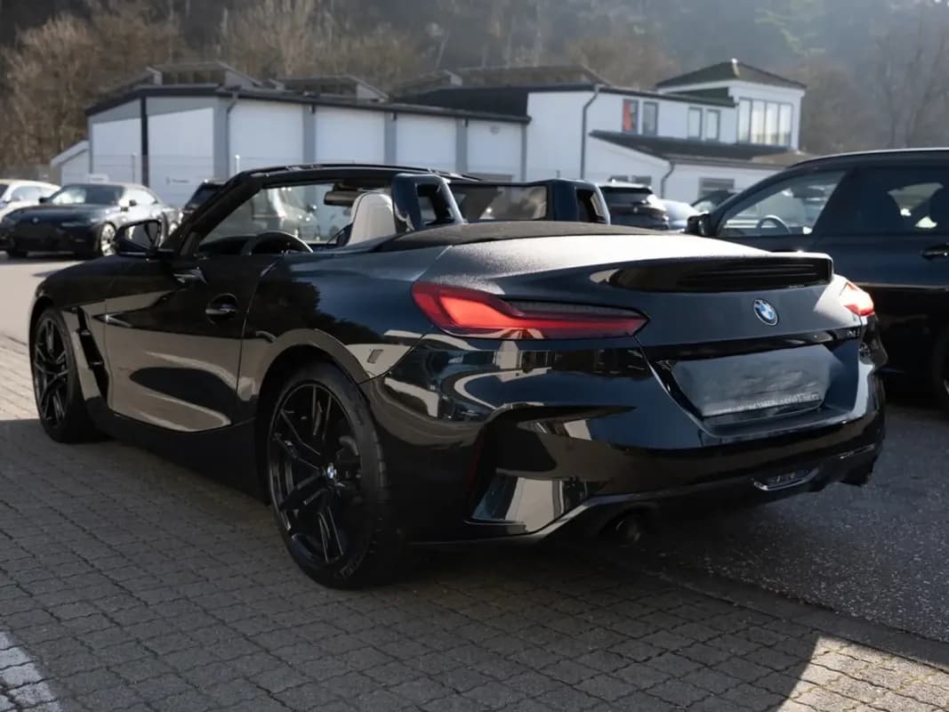 BMW Z4 2025 S-Drive20i Black Automatic — Used