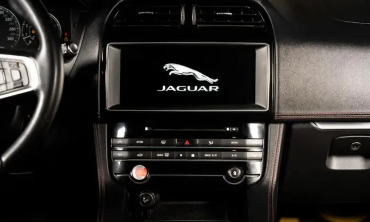 Jaguar F-PACE 2018 P250 S White Automatic — Used