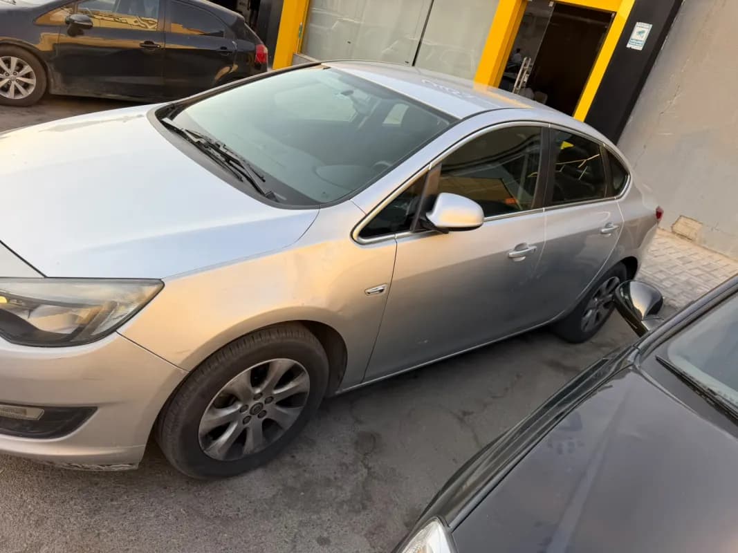 Opel Astra 2019 Topline White Automatic — Used