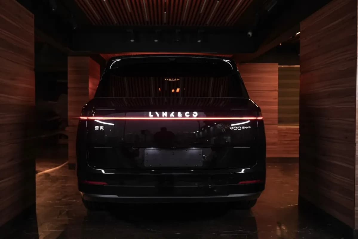 Lynk & Co 900 2026 PHEV Black Automatic — New