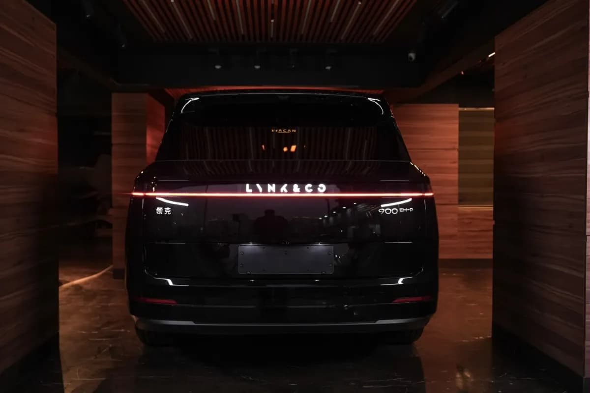 Lynk & Co 900 2026 PHEV Black Automatic — New