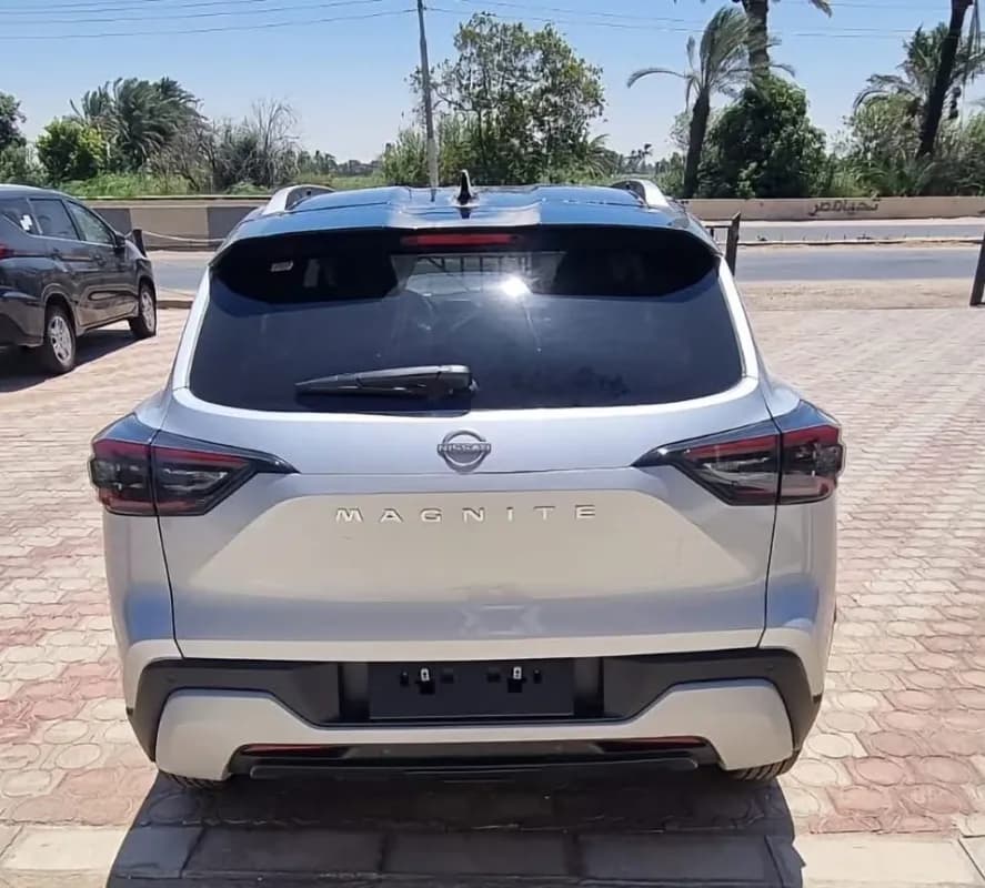 Nissan Magnite 2027 Visia Silver Automatic — New