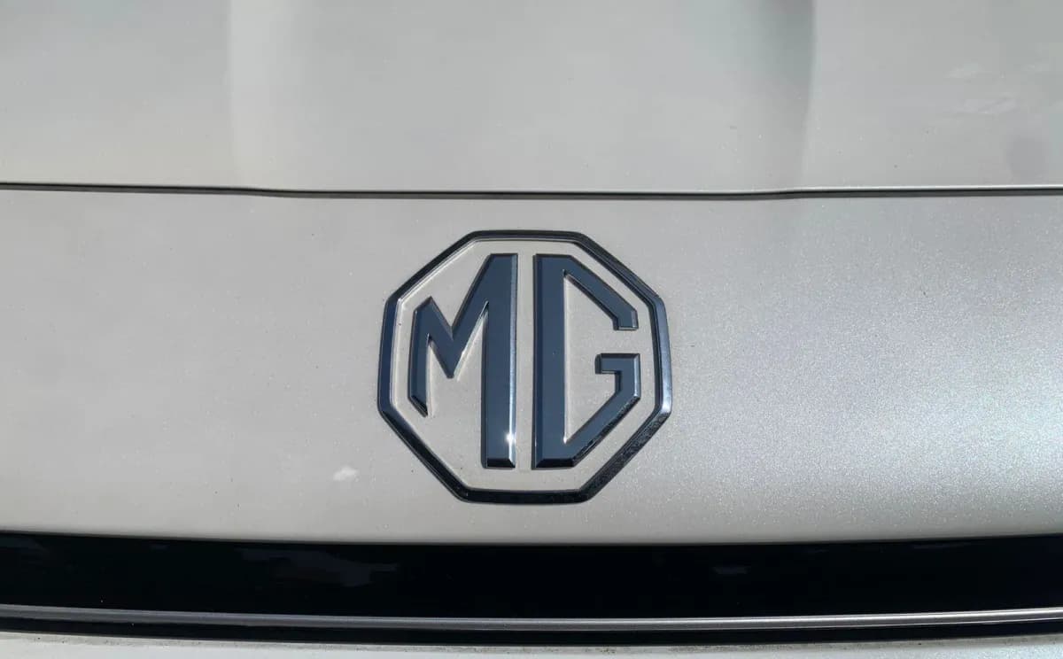 MG HS+ 2027 Luxury White Automatic — New