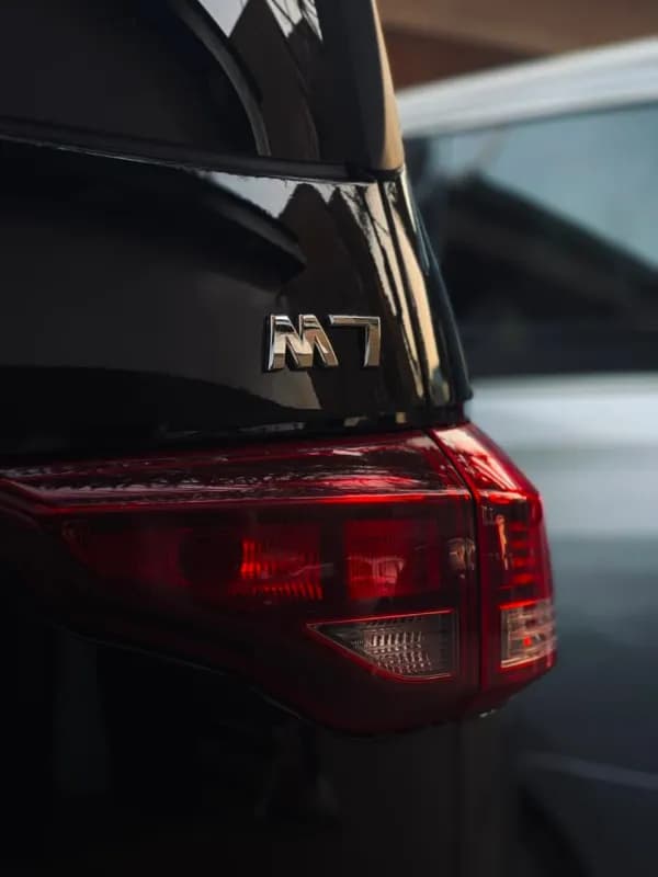 Baw M7 2027 Mt Black Manual — New