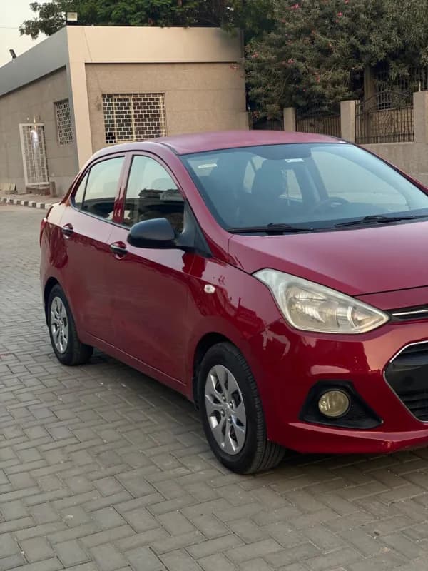 Hyundai I10 2015 Highline Red Automatic — Used