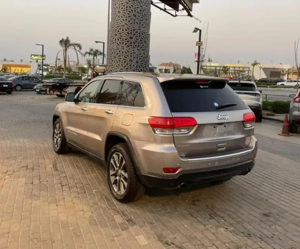 Jeep Grand Cherokee 2018 Limited Champagne Automatic — Used
