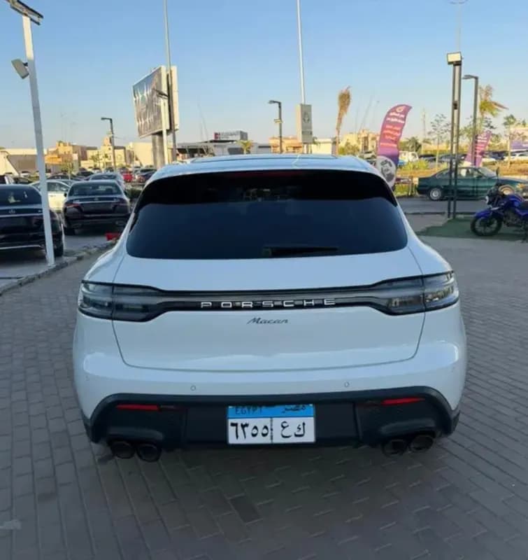 Porsche Macan 2024 T White Automatic — Used