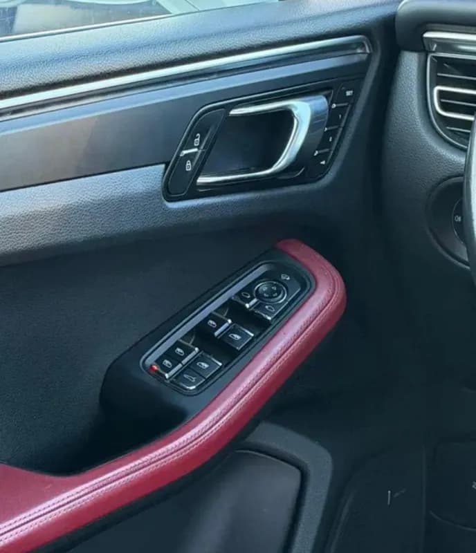 Porsche Macan 2024 T White Automatic — Used