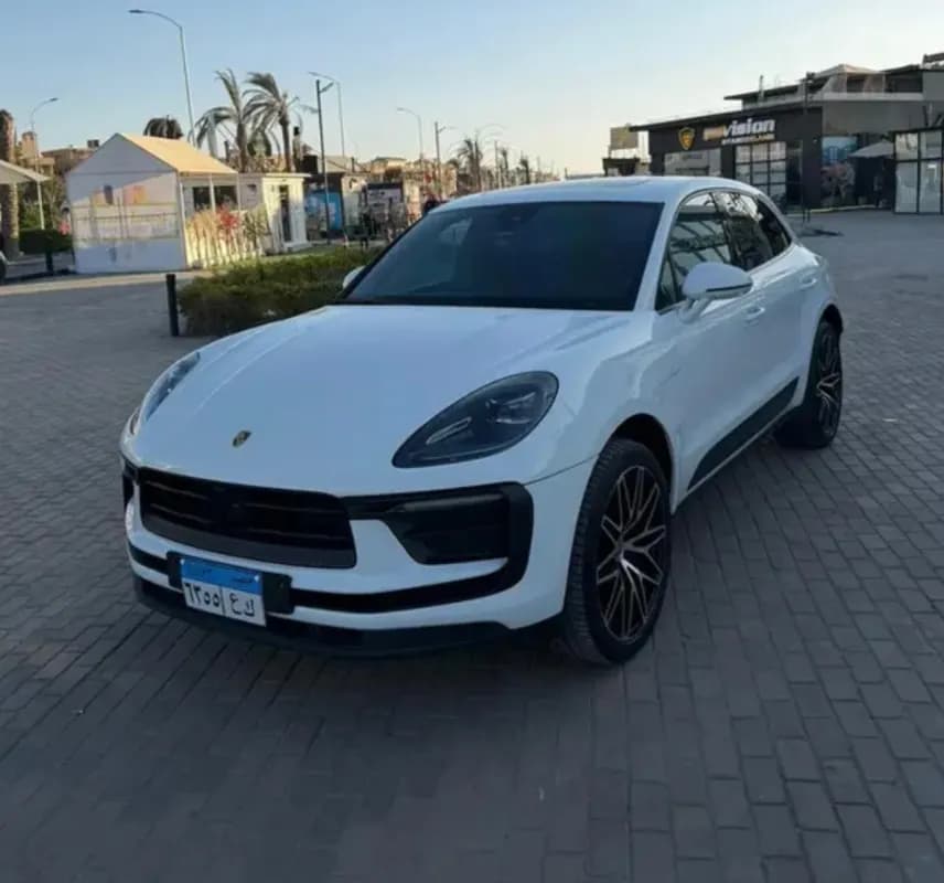 Porsche Macan 2024 T White Automatic — Used