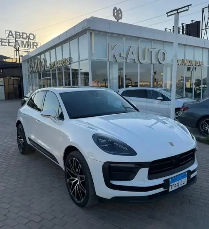 Porsche Macan 2024 T White Automatic — Used