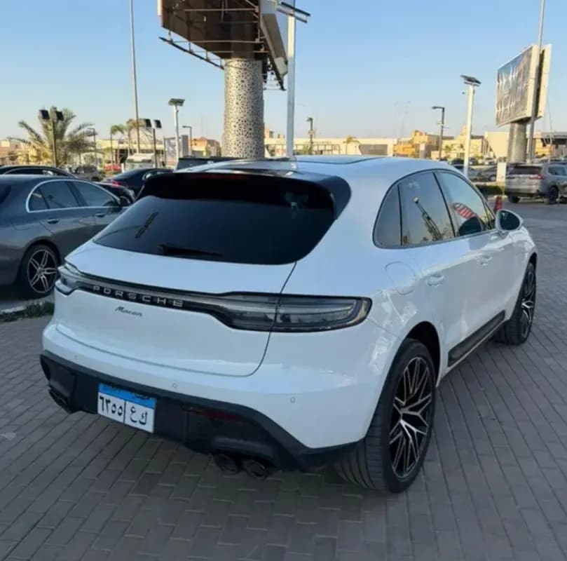 Porsche Macan 2024 T White Automatic — Used