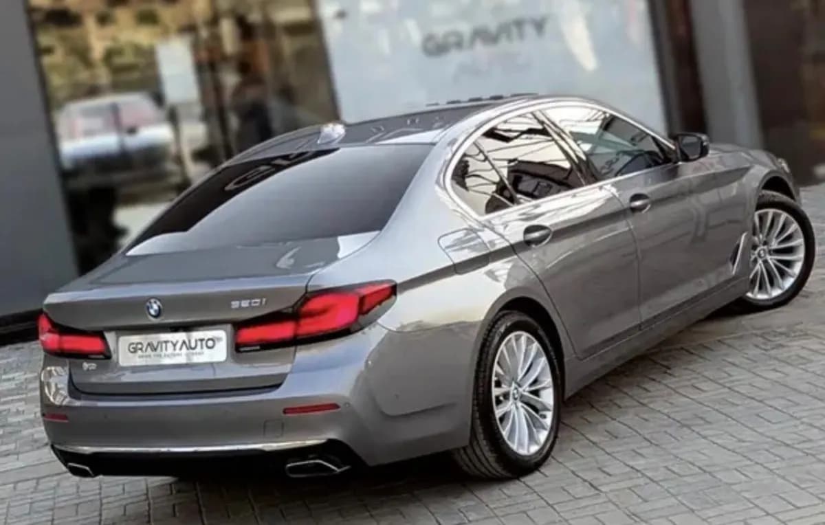 BMW 520i 2023 Luxury Gray Automatic — Used