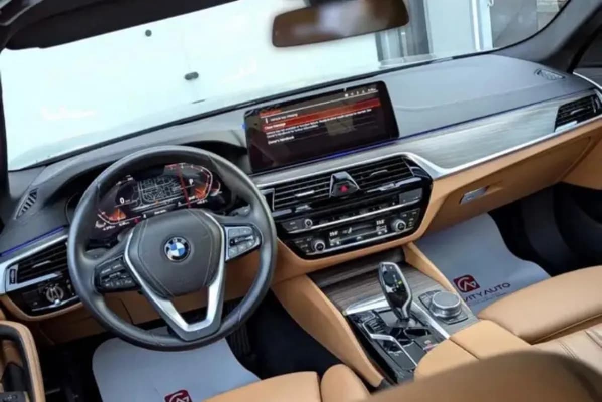 BMW 520i 2023 Luxury Gray Automatic — Used