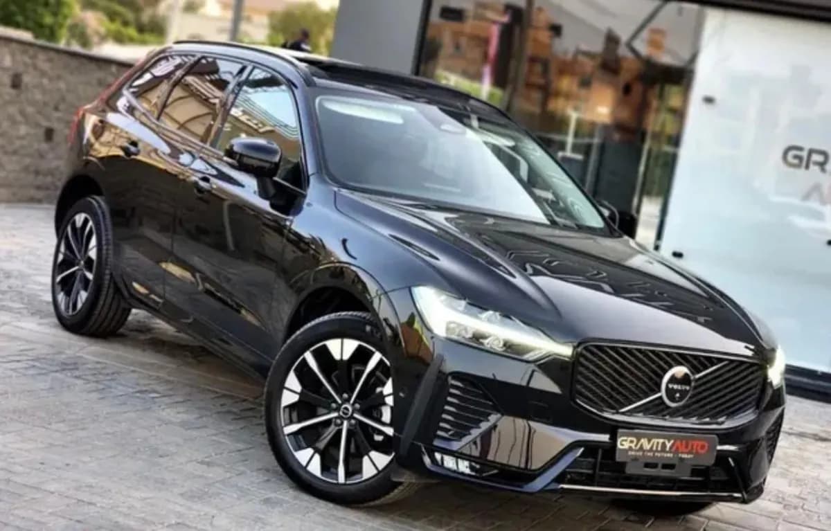فولفو اكس سي 60 2026 التيميت دارك أسود أوتوماتيك — مستعملة