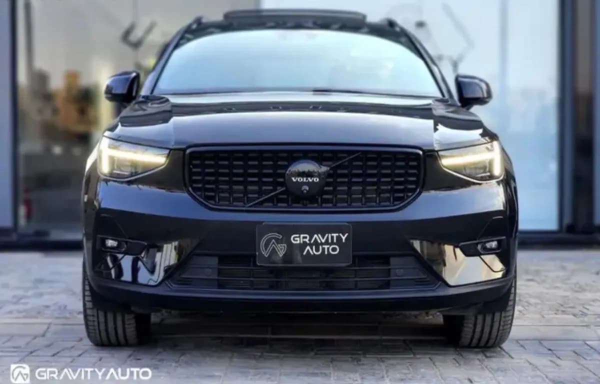 Volvo XC 40 2026 Black Edition Black Automatic — Used