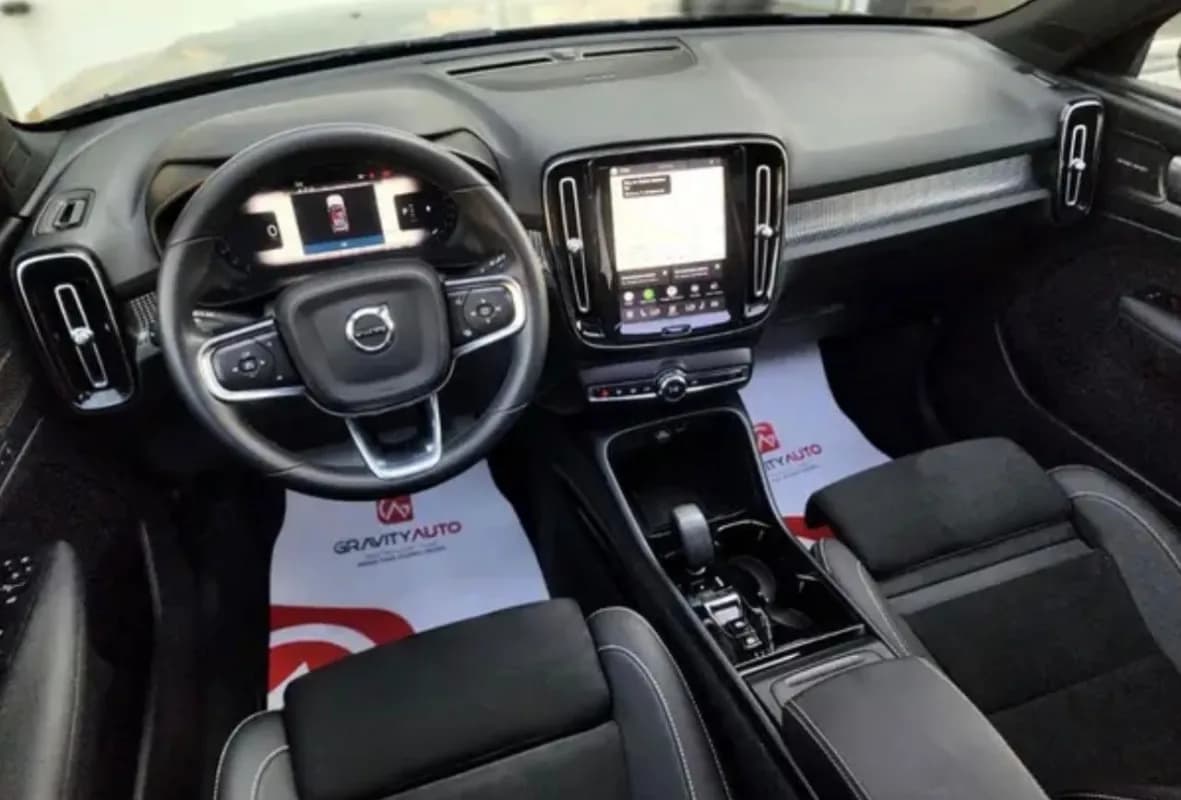 Volvo XC 40 2026 Black Edition Black Automatic — Used