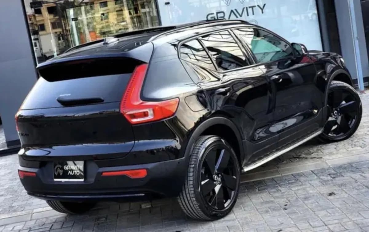 Volvo XC 40 2026 Black Edition Black Automatic — Used