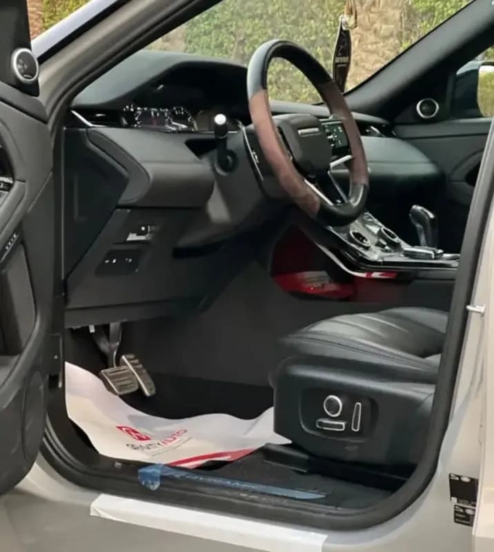 Range Rover Evoque 2023 P300e Gray Automatic — Used