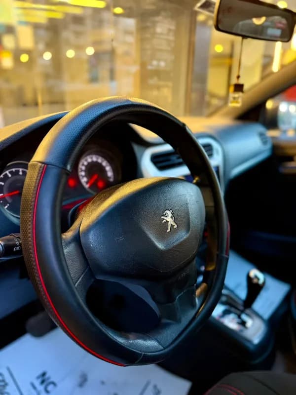Peugeot 301 2015 Active Gray Automatic — Used