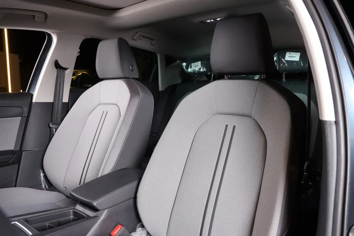 Seat Leon 2026 Advanced Gray Automatic — New