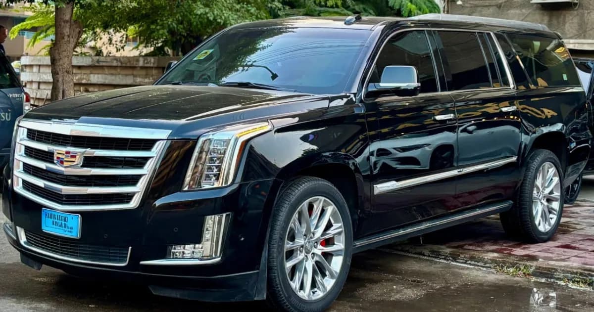 Cadillac Escalade 2018 Platinum Black Automatic — Used