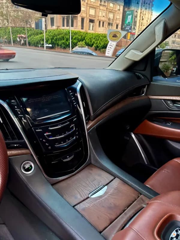 Cadillac Escalade 2018 Platinum Black Automatic — Used