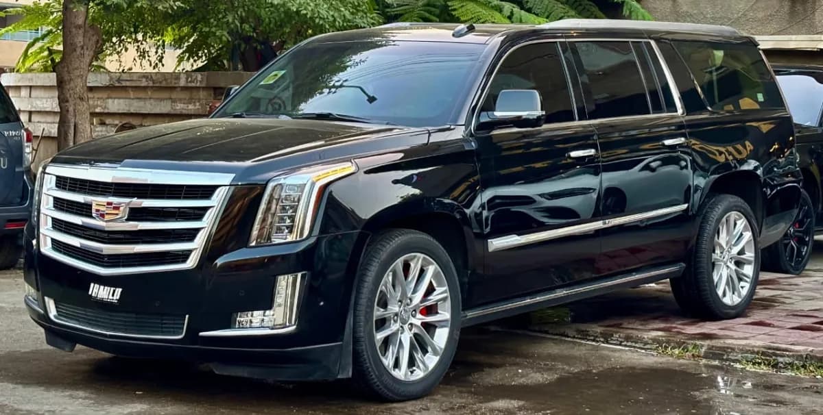 Cadillac Escalade 2018 Platinum Black Automatic — Used