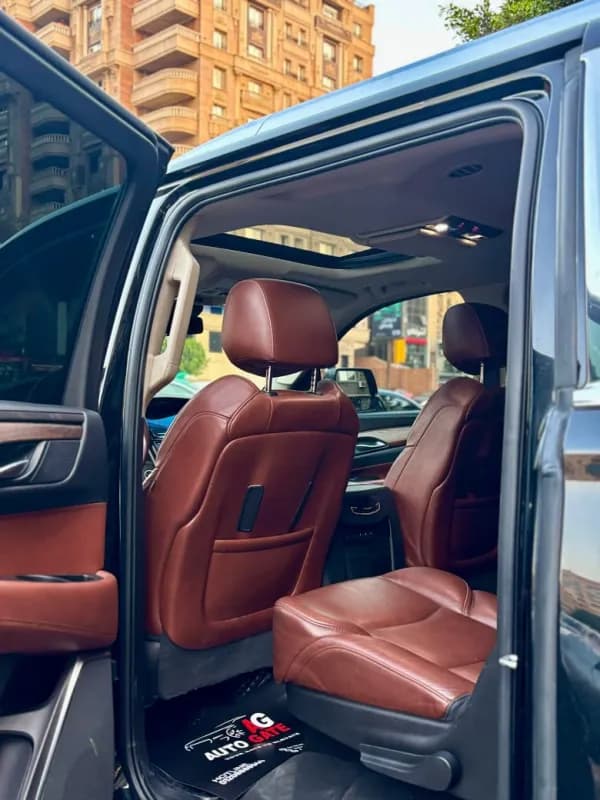 Cadillac Escalade 2018 Platinum Black Automatic — Used
