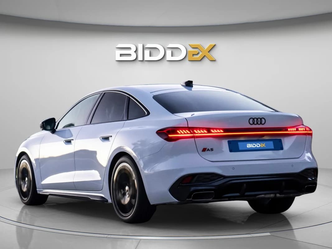أودي A5 2025 اس لاين أبيض أوتوماتيك — جديدة
