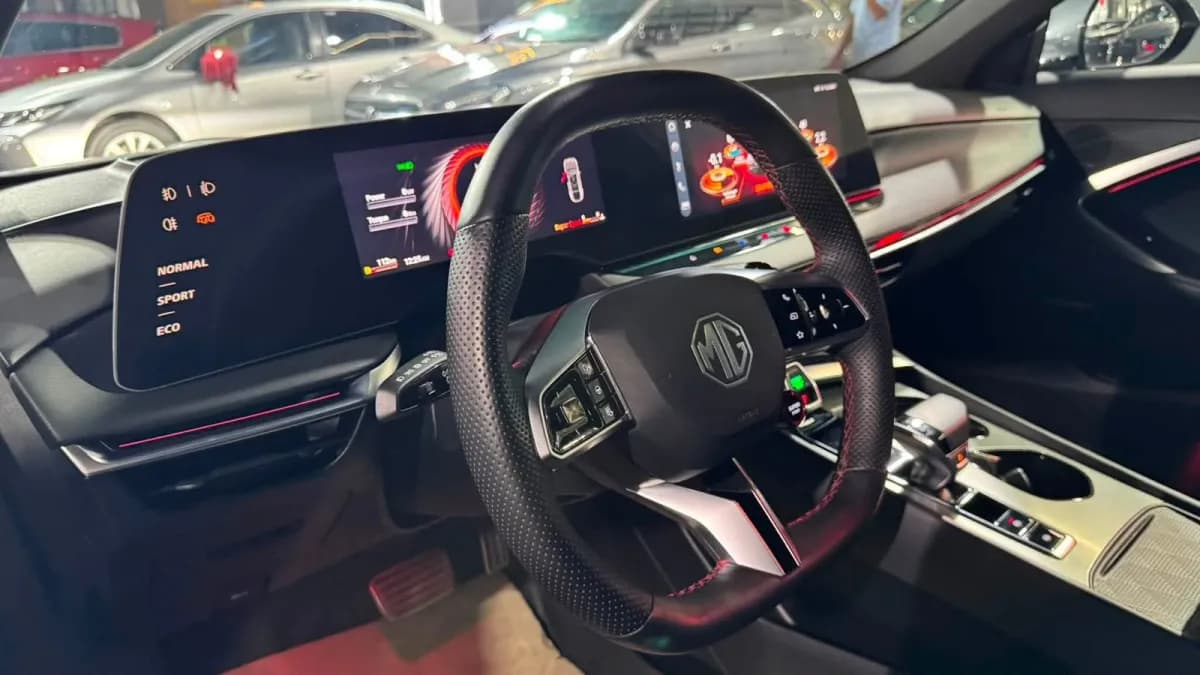 MG 7 2025 Luxury Gray Automatic — Used