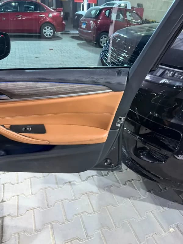 BMW 520i 2018 Luxury Darkred Automatic — Used