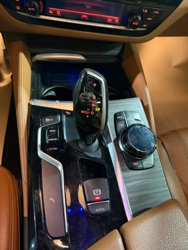 BMW 520i 2018 Luxury Darkred Automatic — Used