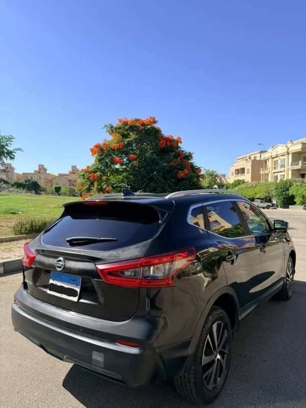 نيسان قاشقاي 2019 توب لاين أسود أوتوماتيك — مستعملة