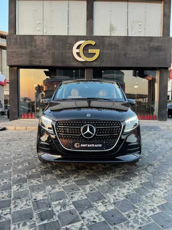 مرسيدس بنز في 300 2026 اي ام جي أسود أوتوماتيك — جديدة