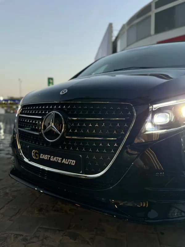 مرسيدس بنز في 300 2026 اي ام جي أسود أوتوماتيك — جديدة