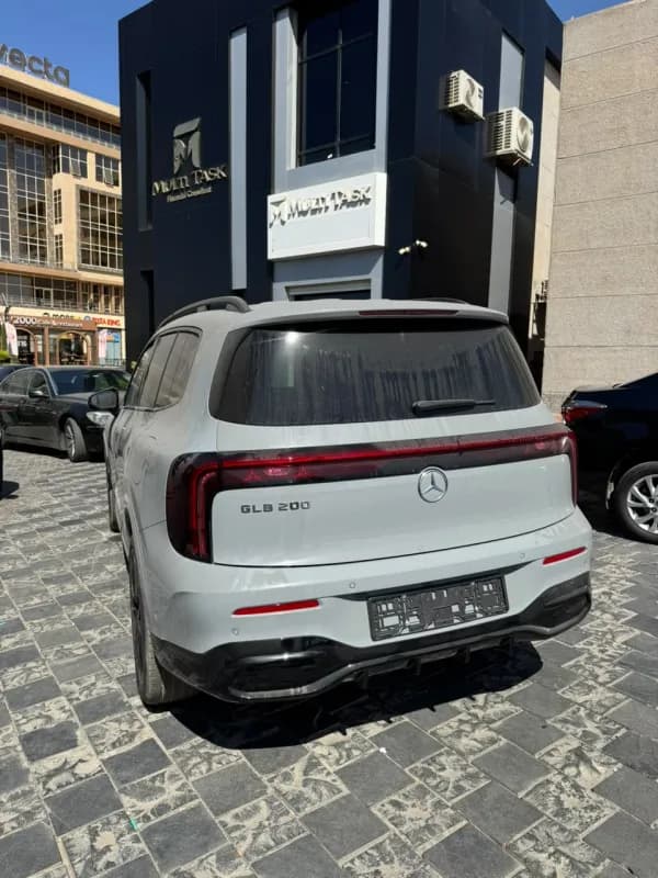 مرسيدس بنز جي أل بي 200 2027 أي أم جي لاين رمادي ناردو أوتوماتيك — جديدة