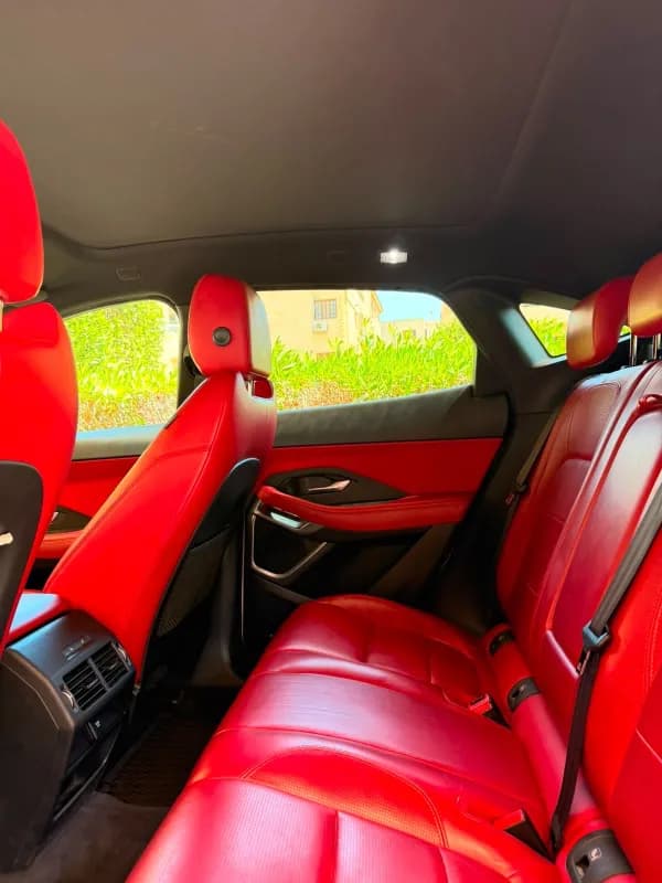 جاكوار اي باس 2020 R-Dynamic S أبيض أوتوماتيك — مستعملة