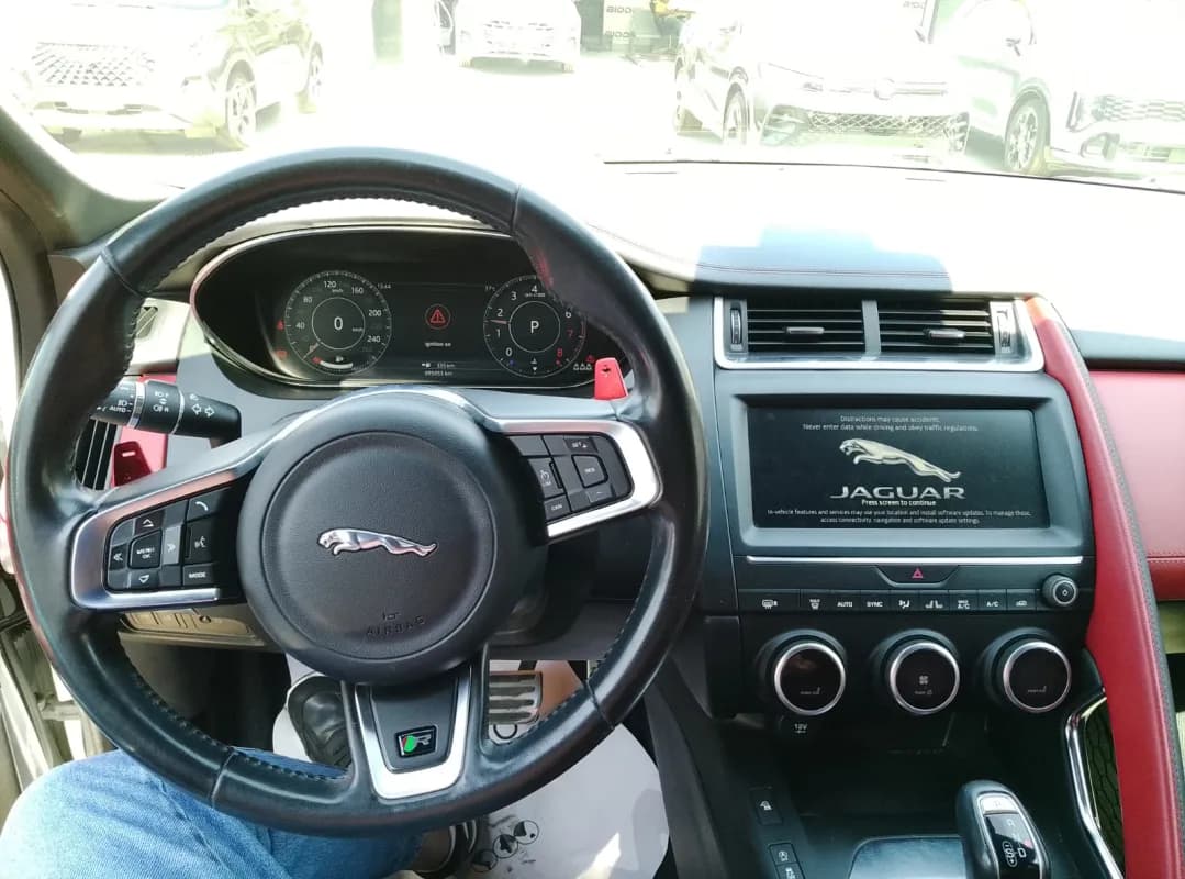 جاكوار اي باس 2020 R-Dynamic S أبيض أوتوماتيك — مستعملة