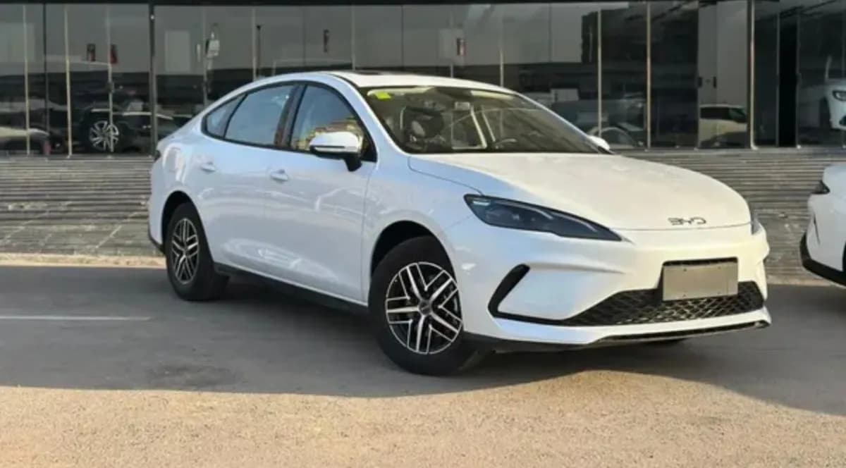 بي واي دي سيل 05 2026 دي ام - اي أبيض أوتوماتيك — جديدة