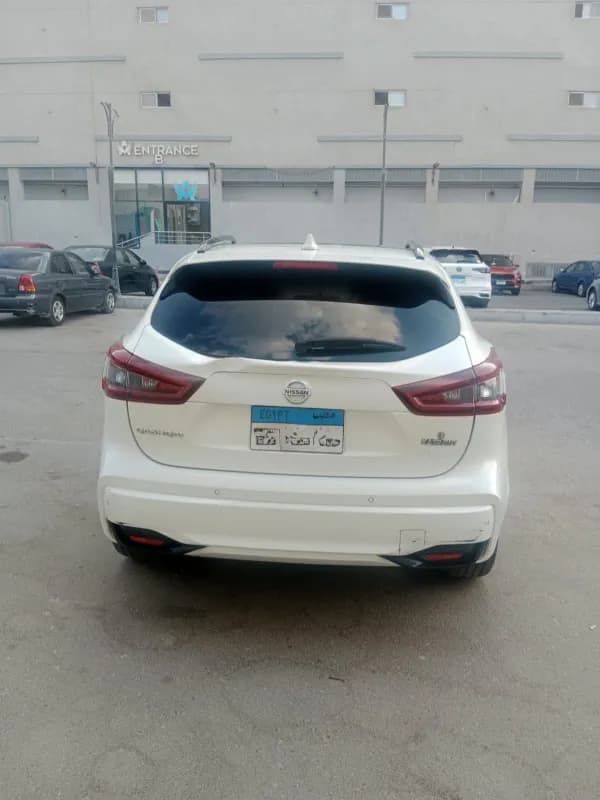 نيسان قاشقاي 2021 ان سبورت أبيض أوتوماتيك — مستعملة