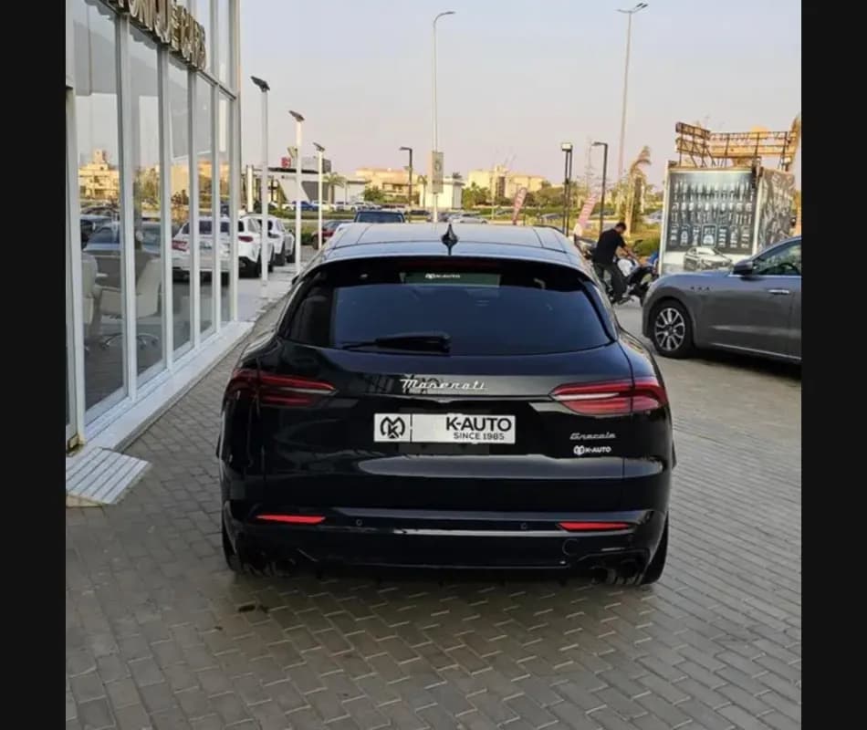 مازيراتي جريكالي 2025 مودينا أسود أوتوماتيك — مستعملة